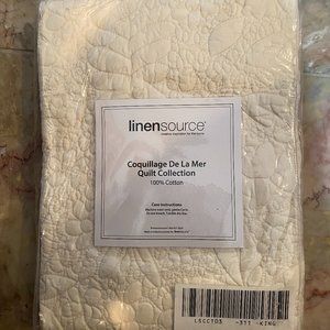 Linensource White Pillow Sham (Coquilage De La Mer Quilt Collection)